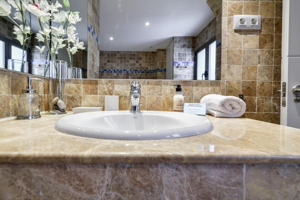 Big Stylish And Modern Apartment In Madrid Centre Exterior foto
